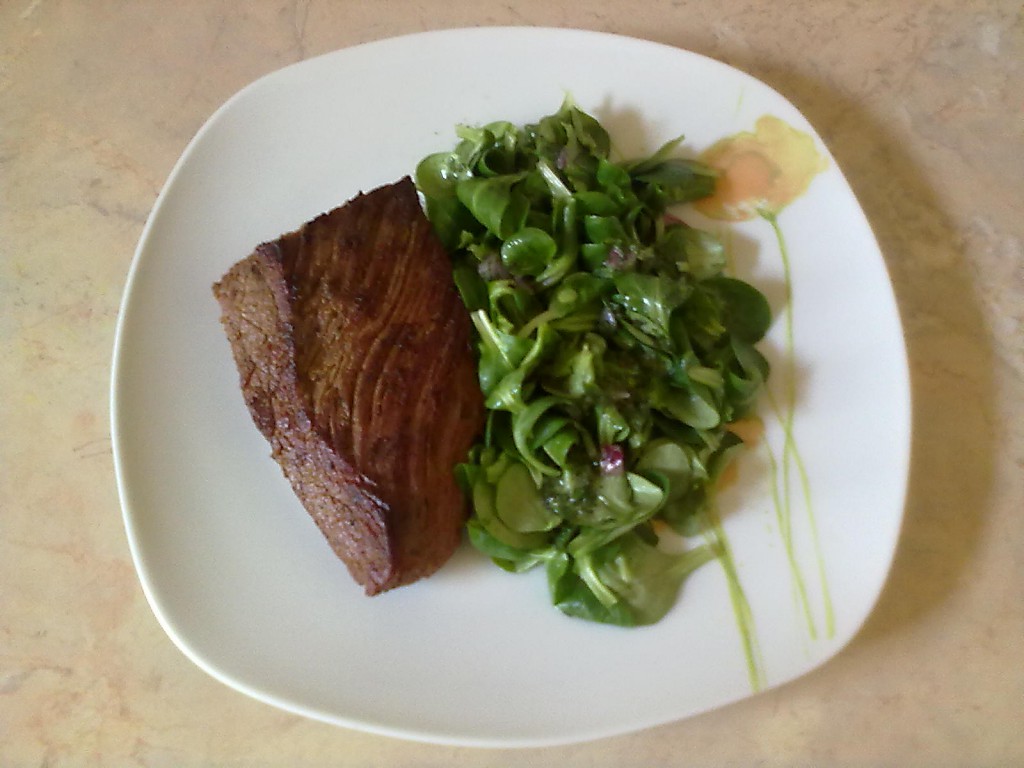 Rindersteak mit Feldsalat